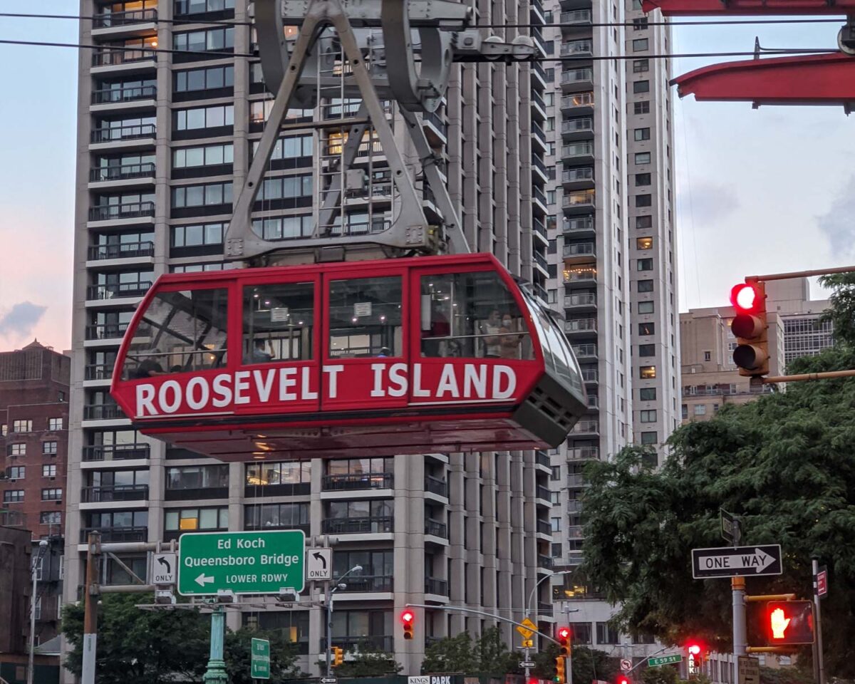 Roosevelt Island Tramway / Tahoma